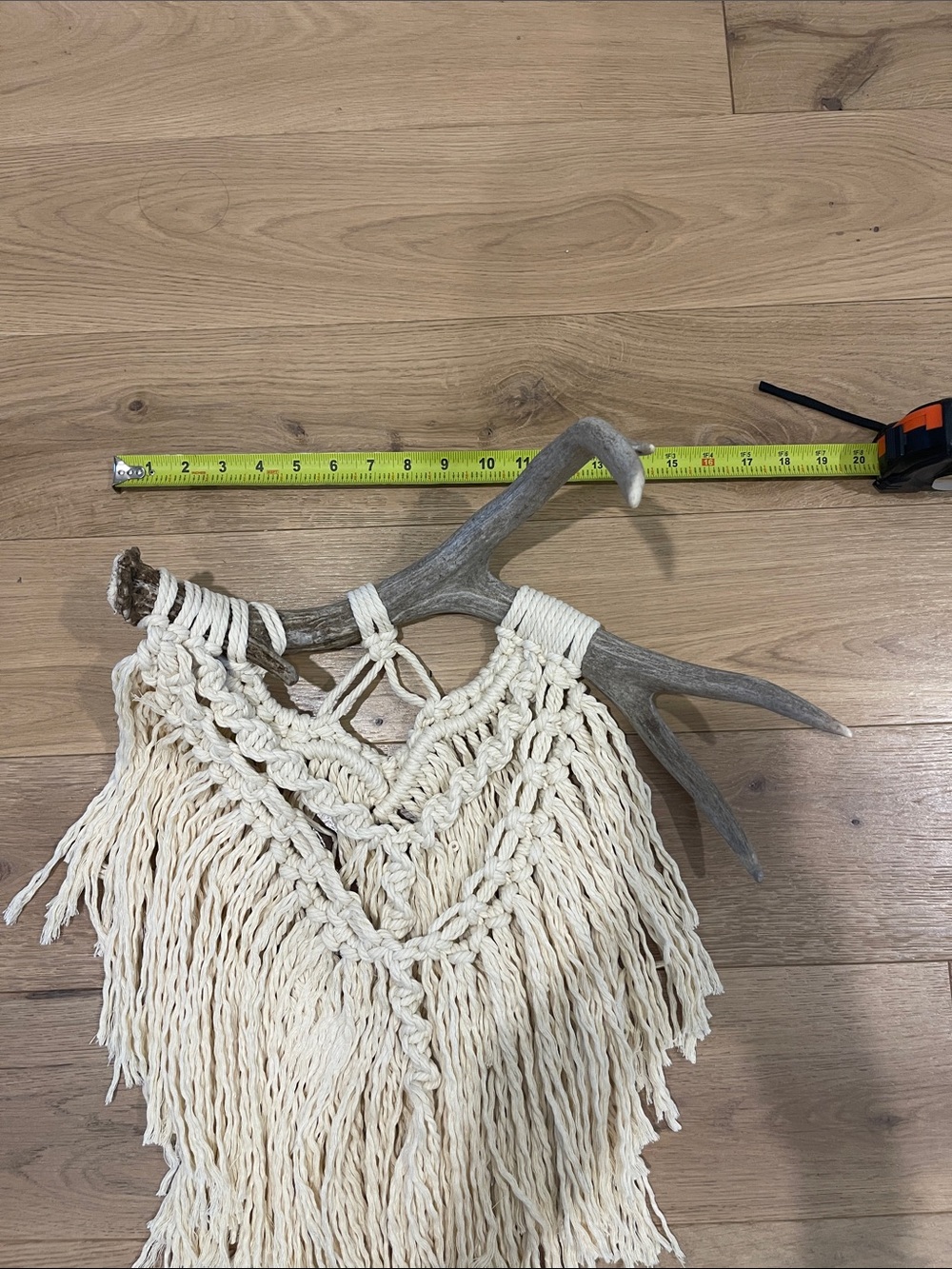 Handmade Macramé Wall Hanging in Natural Cream with genuine antler - Picture 6 of 7